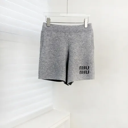 ミュウミュウ ショートパンツ