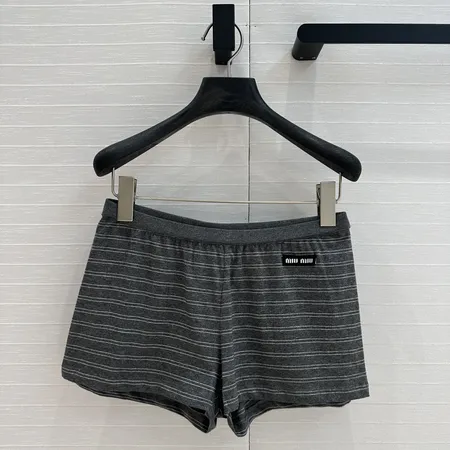 ミュウミュウ ショートパンツ