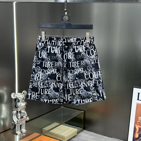 ヴェルサーチ ショートパンツ