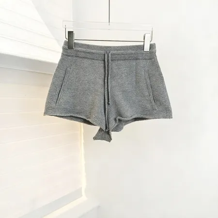 ミュウミュウ ショートパンツ