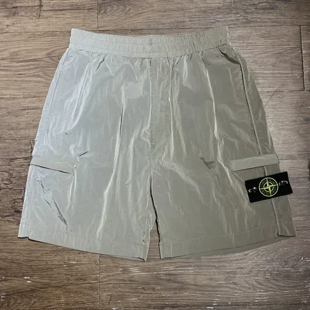 ストーンアイランド ショートパンツ