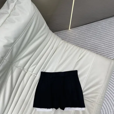 ミュウミュウ ショートパンツ