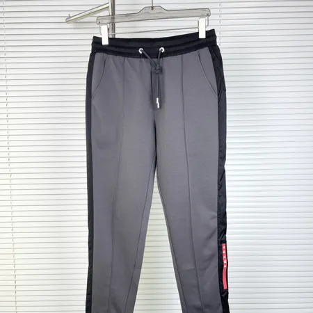 プラダ カジュアルパンツ