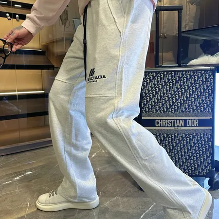 バレンシアガ カジュアルパンツ