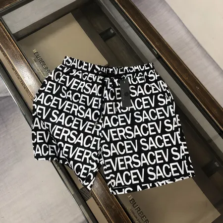 ヴェルサーチ ショートパンツ