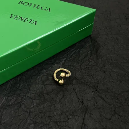 ボッテガ ヴェネタ 指輪