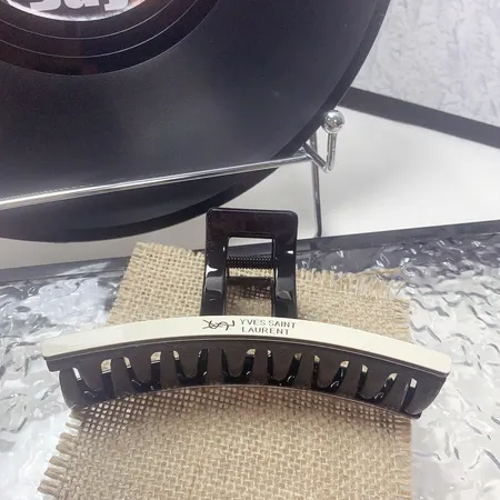 セリーヌ ヘアアクセサリー