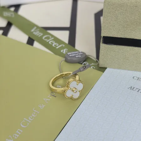 ヴァン クリーフ＆アーペル 指輪