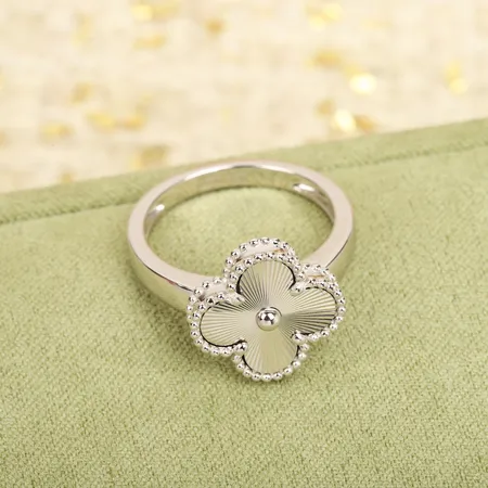 ヴァン クリーフ＆アーペル 指輪