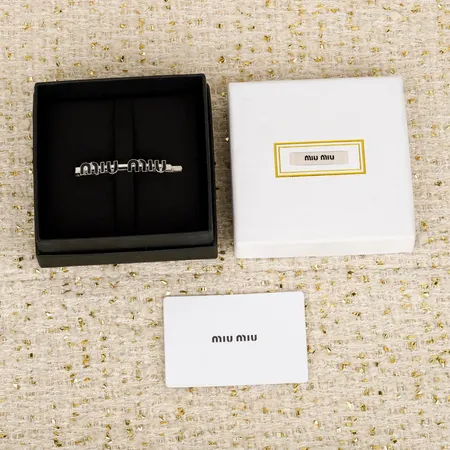 ミュウミュウ ヘアアクセサリー