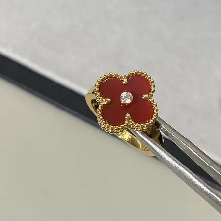 ヴァン クリーフ＆アーペル 指輪