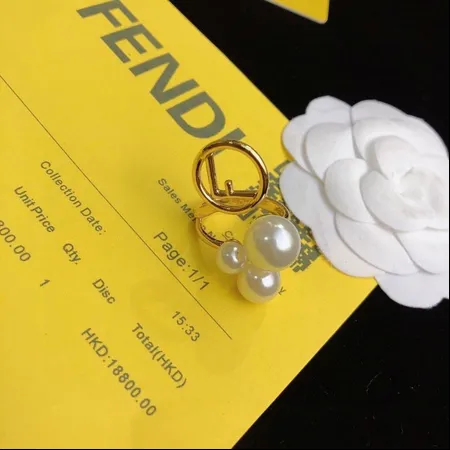 フェンディ 指輪