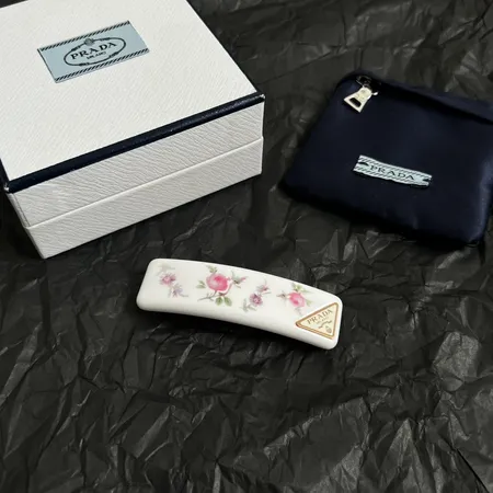 プラダ ヘアアクセサリー