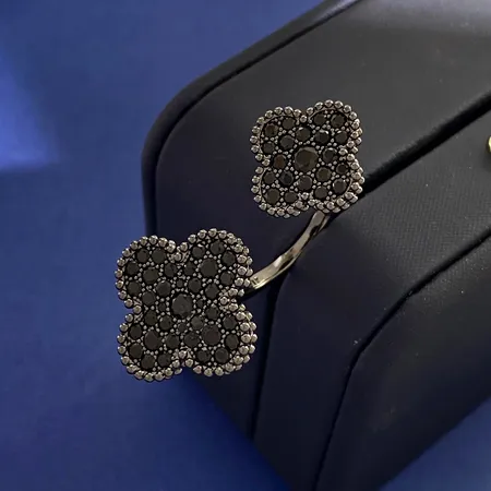 ヴァン クリーフ＆アーペル 指輪