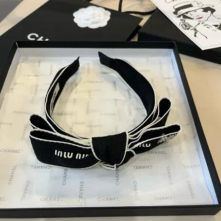 ミュウミュウ ヘアアクセサリー