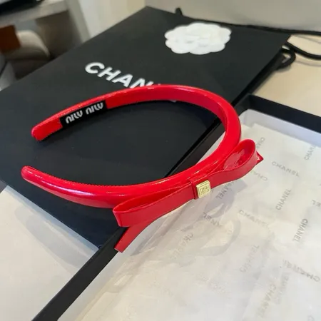 ミュウミュウ ヘアアクセサリー