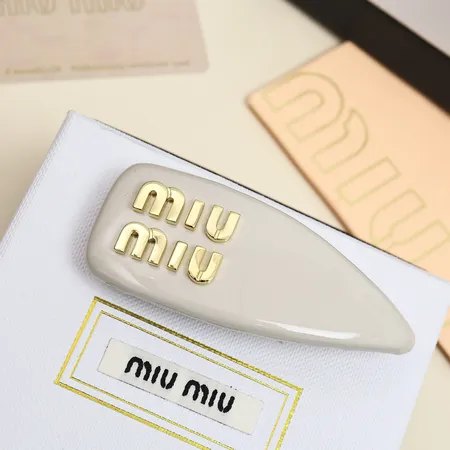 ミュウミュウ ヘアアクセサリー