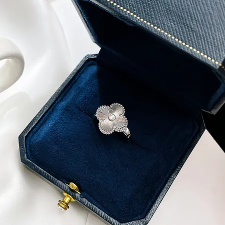 ヴァン クリーフ＆アーペル 指輪