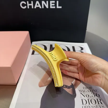 ミュウミュウ ヘアアクセサリー