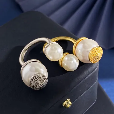 ヴェルサーチ 指輪