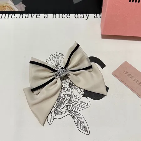 ミュウミュウ ヘアアクセサリー