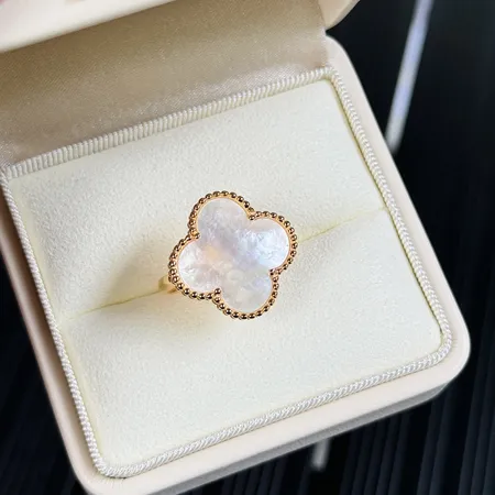 ヴァン クリーフ＆アーペル 指輪