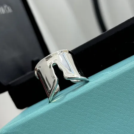 ティファニー 指輪