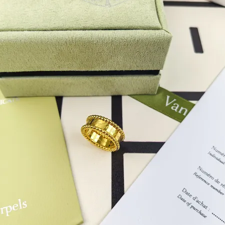 ヴァン クリーフ＆アーペル 指輪