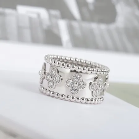 ヴァン クリーフ＆アーペル 指輪