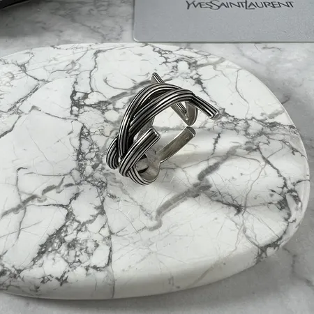 イブサンローラン 指輪