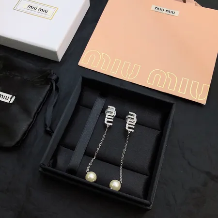 ミュウミュウ ピアス