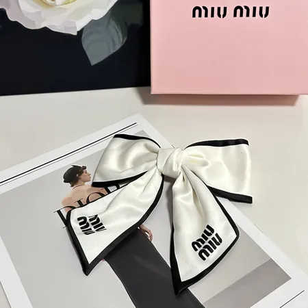 ミュウミュウ ヘアアクセサリー