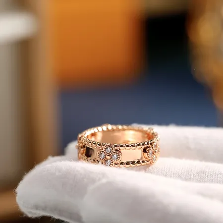 ヴァン クリーフ＆アーペル 指輪