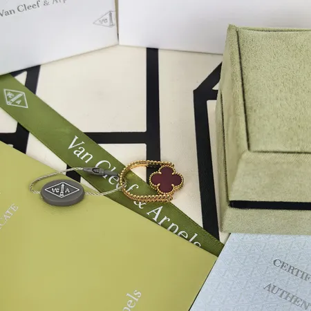 ヴァン クリーフ＆アーペル 指輪