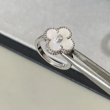 ヴァン クリーフ＆アーペル 指輪