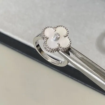 ヴァン クリーフ＆アーペル 指輪