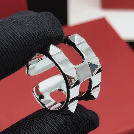 ヴァレンティノ 指輪