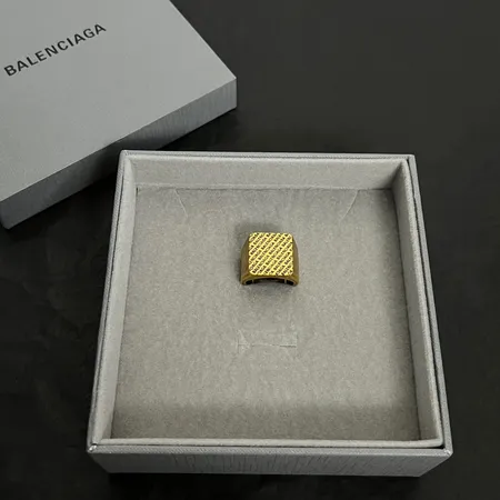 バレンシアガ 指輪