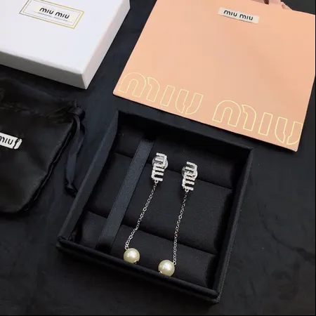 ミュウミュウ ピアス