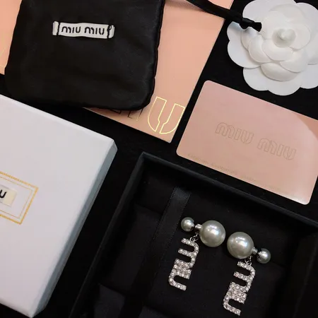 ミュウミュウ ピアス