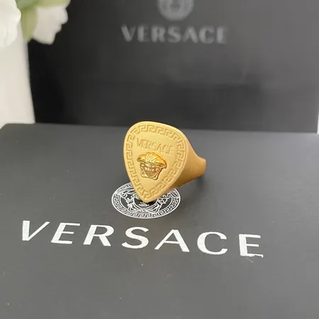 ヴェルサーチ 指輪