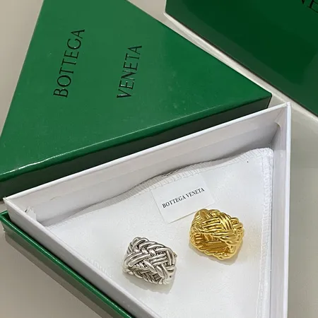 ボッテガ ヴェネタ 指輪