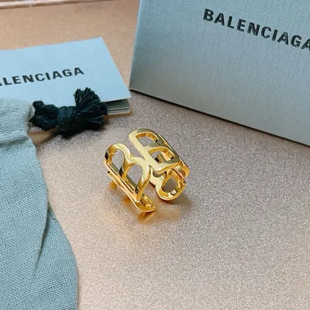 バレンシアガ 指輪