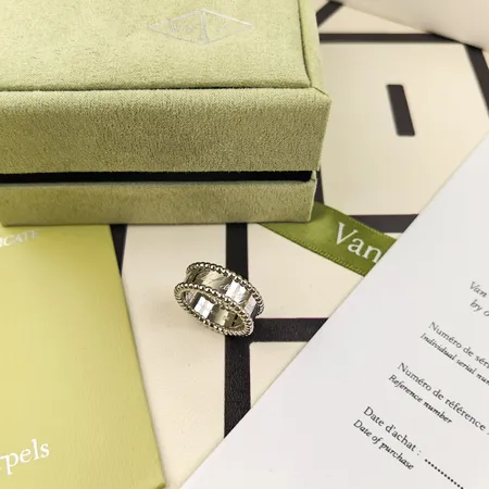 ヴァン クリーフ＆アーペル 指輪