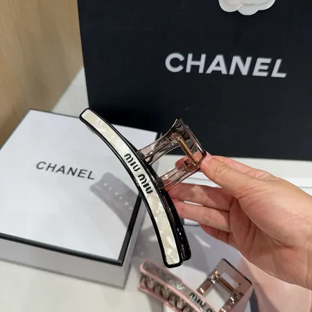 ミュウミュウ ヘアアクセサリー