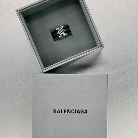 バレンシアガ 指輪