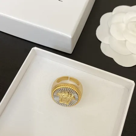 ヴェルサーチ 指輪