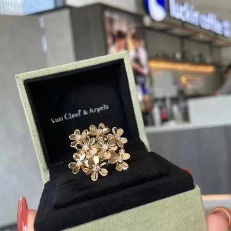 ヴァン クリーフ＆アーペル 指輪