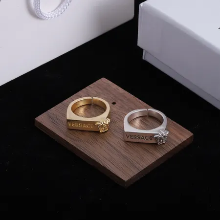 ヴェルサーチ 指輪