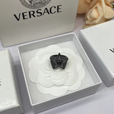 ヴェルサーチ 指輪